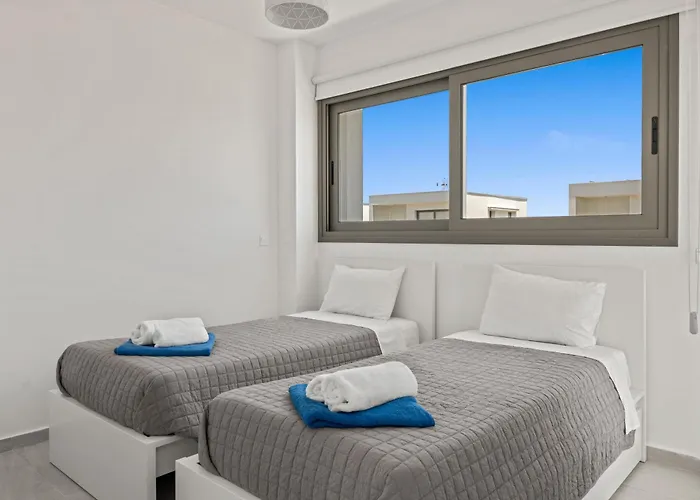 Serenity Waves 16 Villa Larnaca