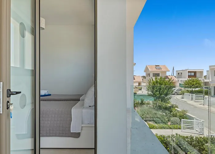 Serenity Waves 16 Villa Larnaca